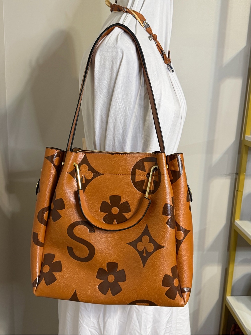 NWOT Travistar Floral Embossed Faux Leather Bucket Tote (Brown) - Picture 5 of 16